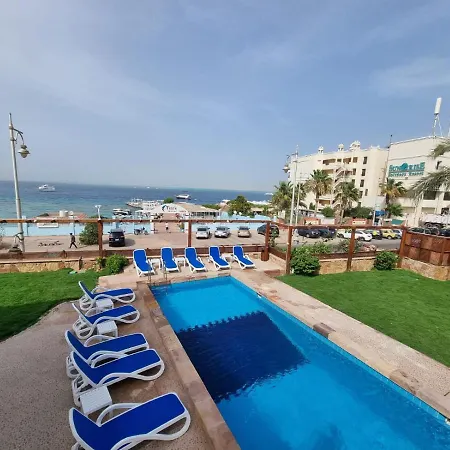 Lilly Lounge And Pool Accommodation For Adults Only